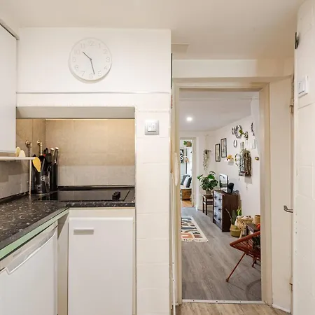 Alcaide - 1 Bedroom In Santa Catarina - With Balcony And Fast Wifi 리스본