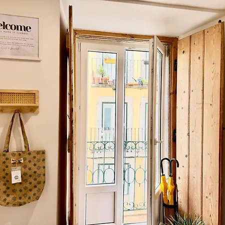 Alcaide - 1 Bedroom In Santa Catarina - With Balcony And Fast Wifi * 리스본